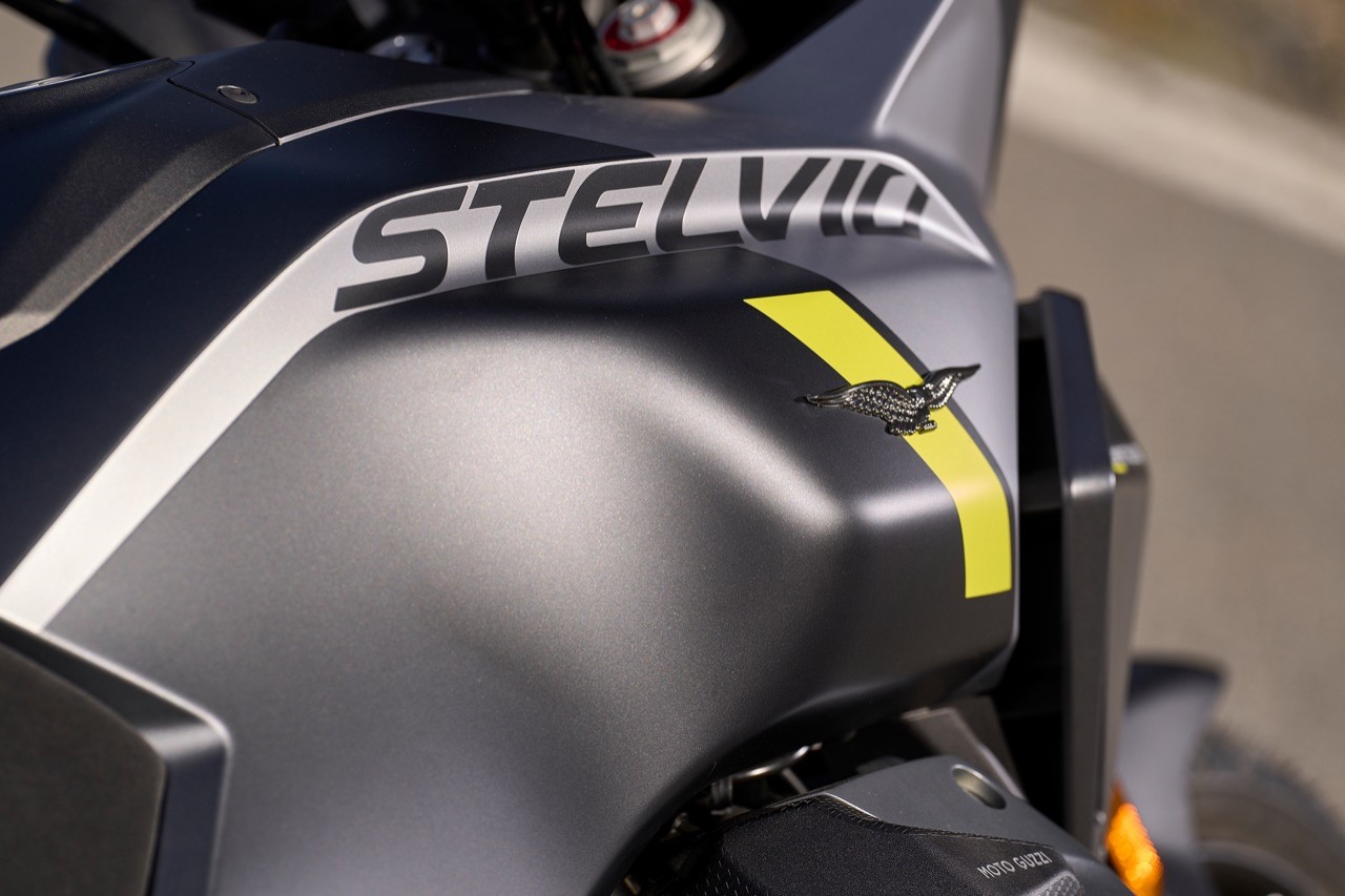 Nuova Moto Guzzi Stelvio: tutti i dettagli della nuova crossover italiana +VIDEO+